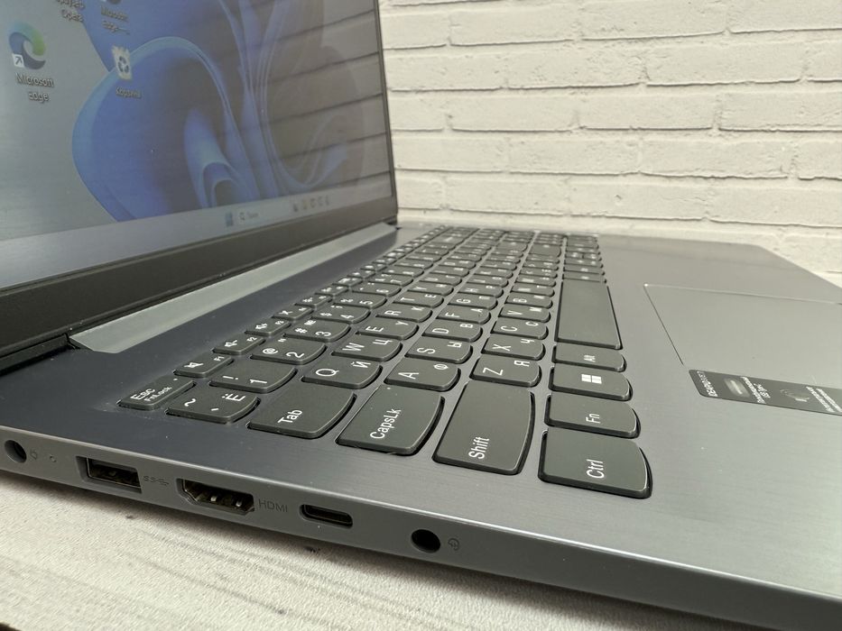 Ноутбук i3-12 Lenovo