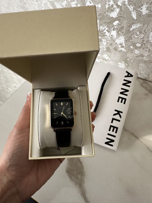 Продам часы Anna Klein