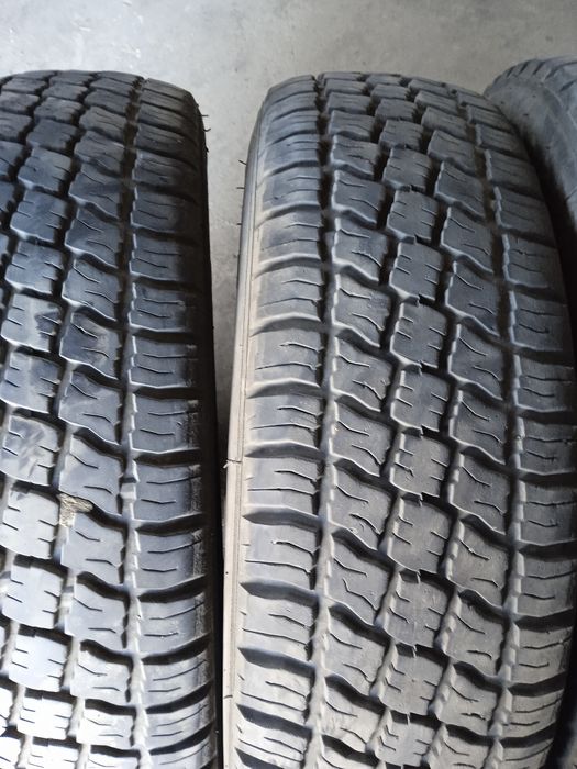 Продам комплект резины 225/75/16