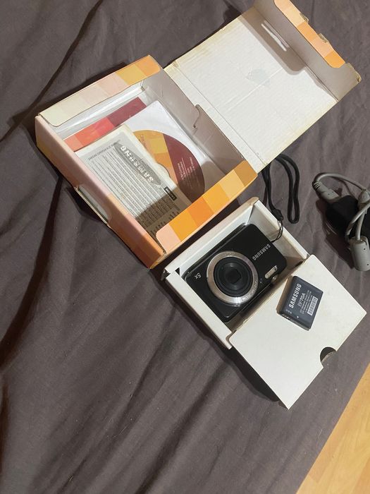 Продавам цифров фото апарат SAMSUNG ES80