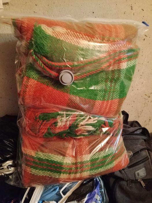 Четери броя родопски одеяла