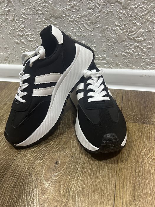 Продам кроссовки 39-40