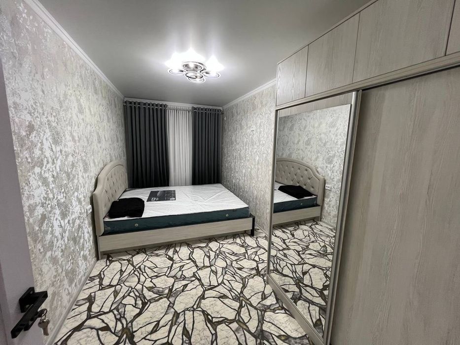 Сдается 2х комнатная квартира 
С обстановкой 
В горде Алмалыке