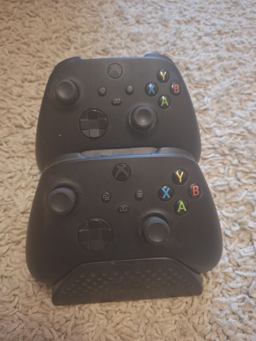 Xbox Series X 1TB Aproape Nou + 2 Controllere + Dock Venom + Cutie