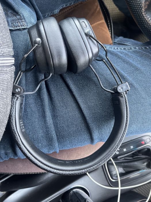 Наушник от Marshall