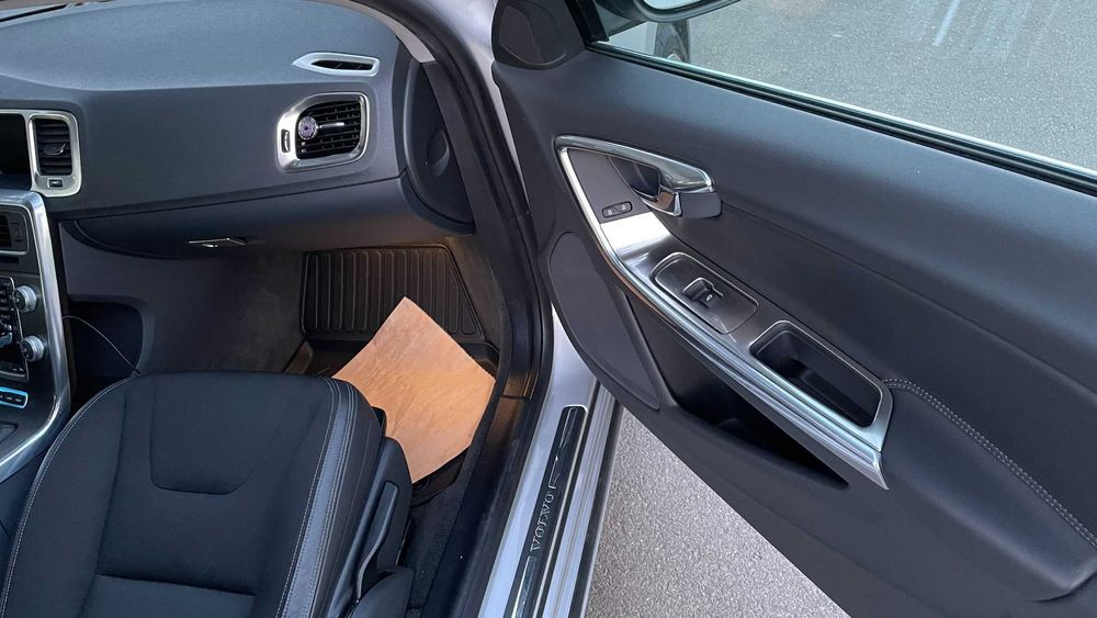 VOLVO V60 Plug in hybrid 4x4 an 2016 , 295 cai putere