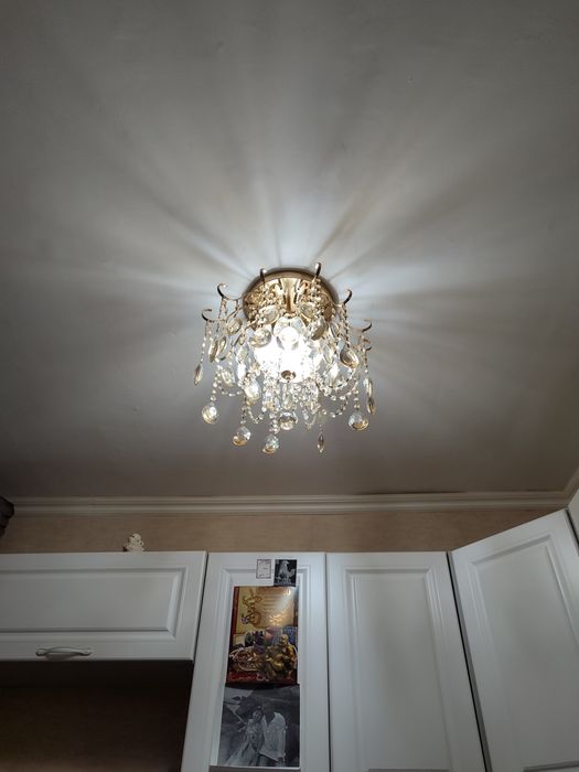 Для спальни люстра