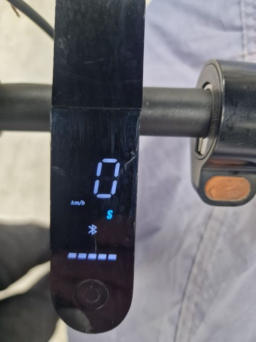 Trotineta electrica Xiaomi Essential aproape noua