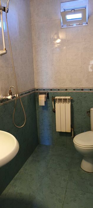 отдавам етаж от къща под наем и отделни стаи