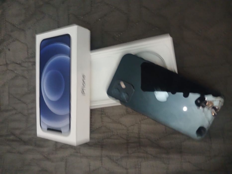 Продам срочно айфон 12