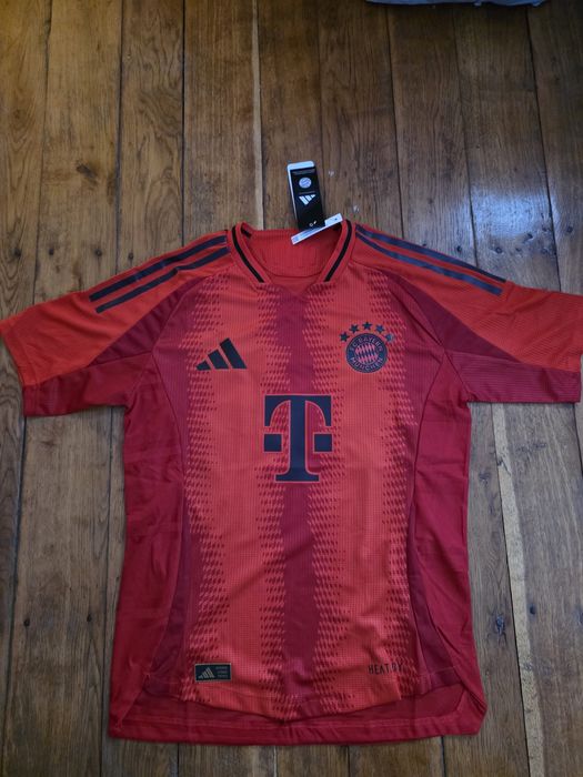 Tricouri fotbal diferite modele