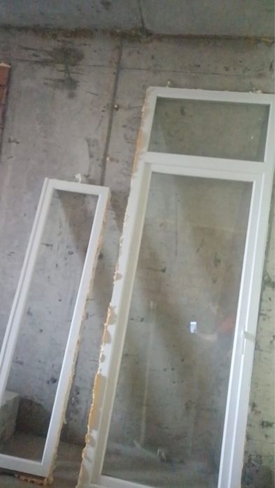 Балконная стеклянная дверь