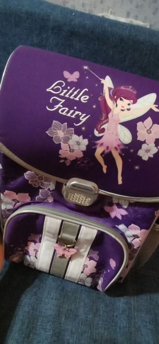 Продам школьный портфель