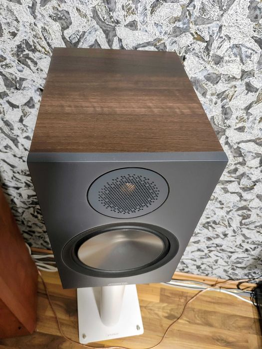 Monitor Audio bronz 100 плюс стойки NorStone.