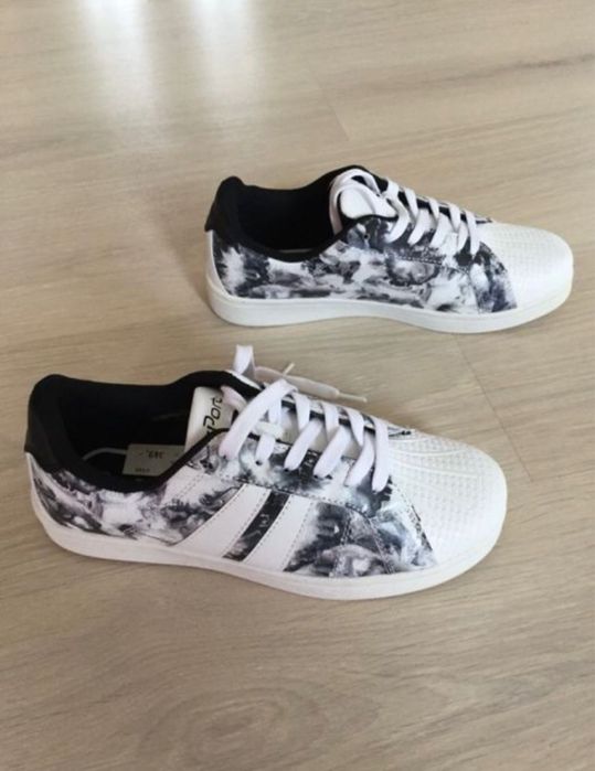 Vând adidași super comozi(37).