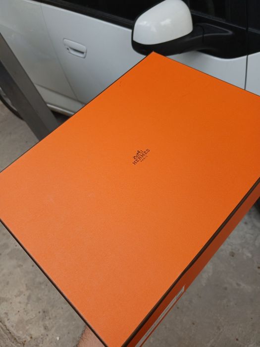 Hermes brendidan idishlarni karobkalari bor sotiladi !