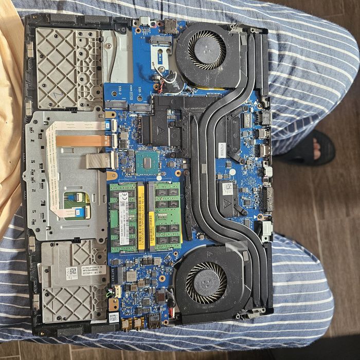 Dell Alienware 13 R3 | i7-7700HQ | 32GB RAM | GTX 1070 батерия 0 цикъл