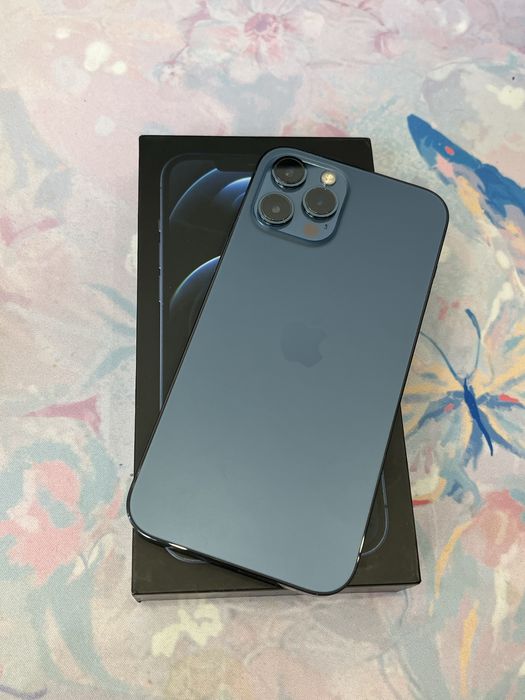 iPhone 12 Pro Max 256GB в хорошем состоянии
