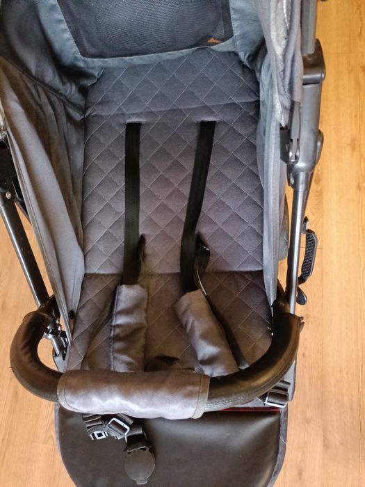 Продаётся прогулочная коляска.