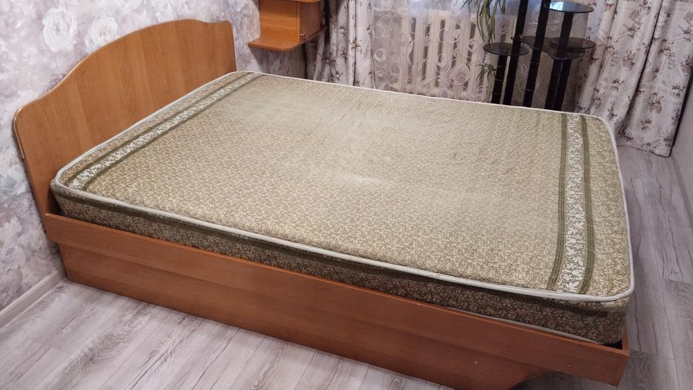 Продам Шкаф,Кравать в подарок