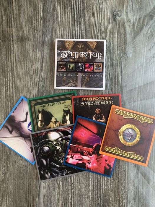 Музыка на CD компакт дисках.