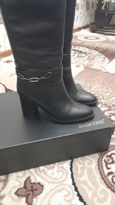 Продам новую сапоги BASCONI