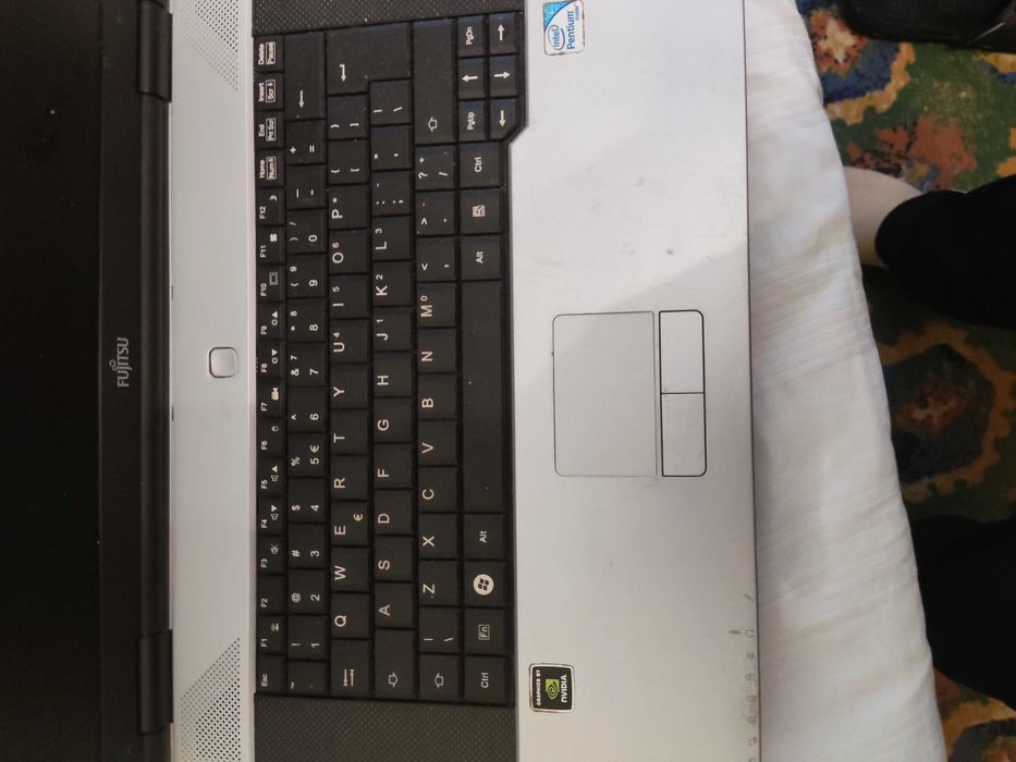 Vind leptop Fujitsu Esprimo V6555