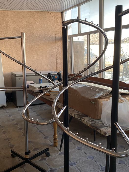 Вешалки для одежды.