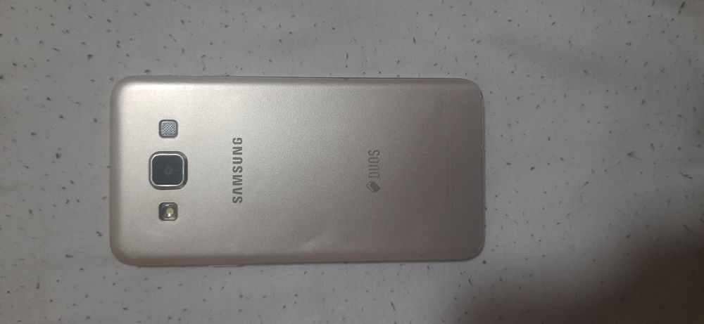 Telefon sotiladi samsung a3 narxi 180.000 yana kelishiladi