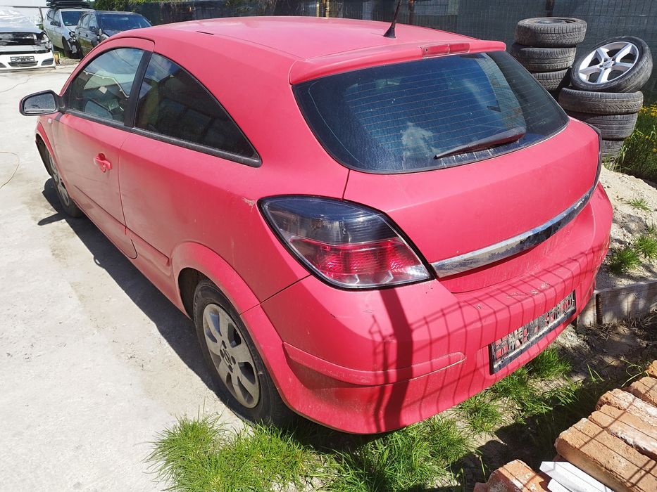 Bara fata far capota Opel Astra H GTC 1.4 dezmembrez dezmembrari piese
