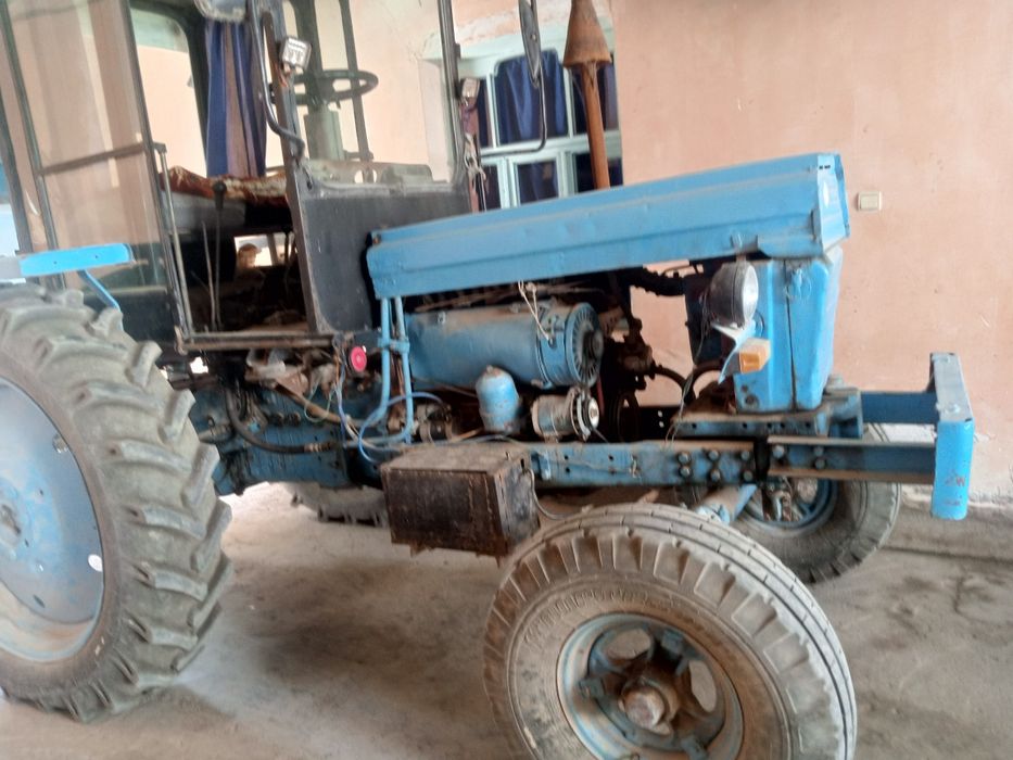 Traktor t28  sotiladi