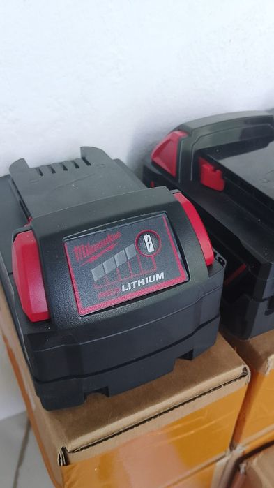 2 buc baterii milwaukee de 6a noi