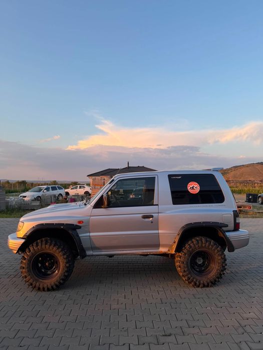 Se vinde Mitsubishi Pajero MK2, an fabricație 2003.