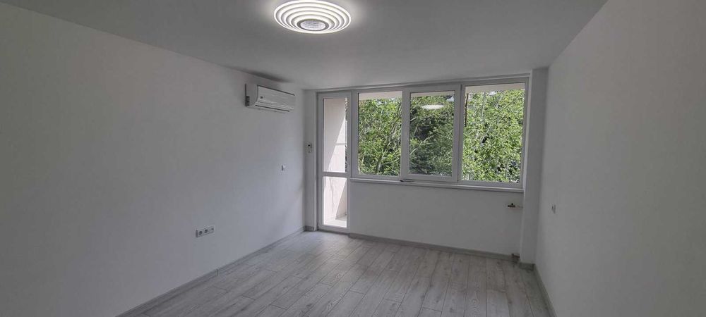 1265-Тристаен тухлен апартамент с ТЕЦ в центъра на града!