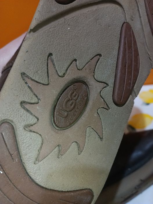 UGG кожени ботуши N 39