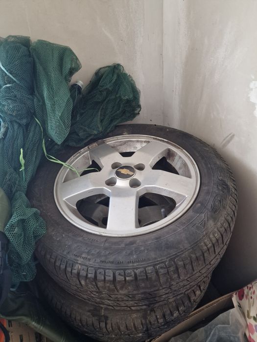 Vând 4 roți vară Chevrolet (jante + anvelope)