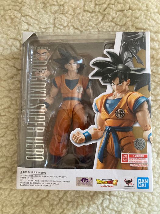 Shfiguarts Son Goku superhero
