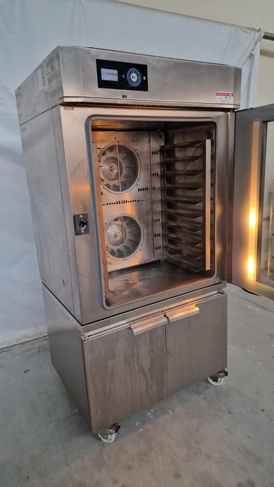 Немски конвектомат-фурна Wieseu със стойка и пароуловител