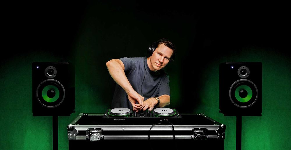 DJ Контролер The Next Beat by Tiësto - Пълен комплект за начинаещи