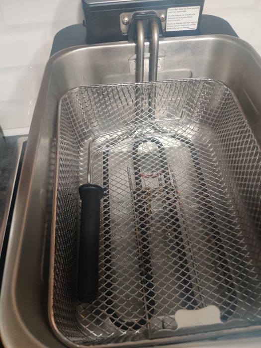 Фритюрник Tefal с филтър и контейнер.