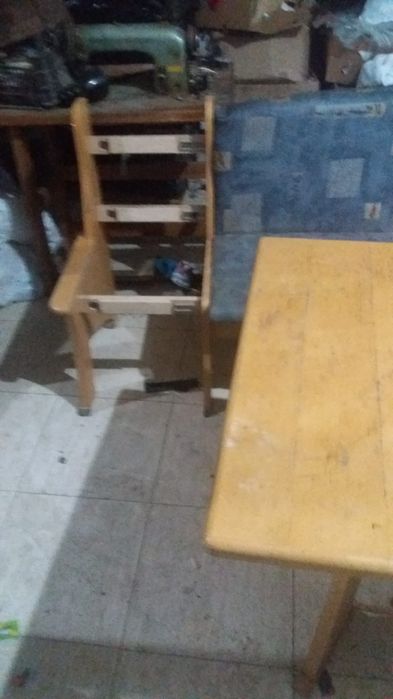 Colțar cu masa de bucătarie