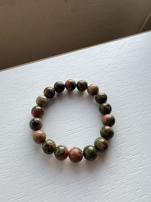 Гривна Унакит за Любов и Благополучие