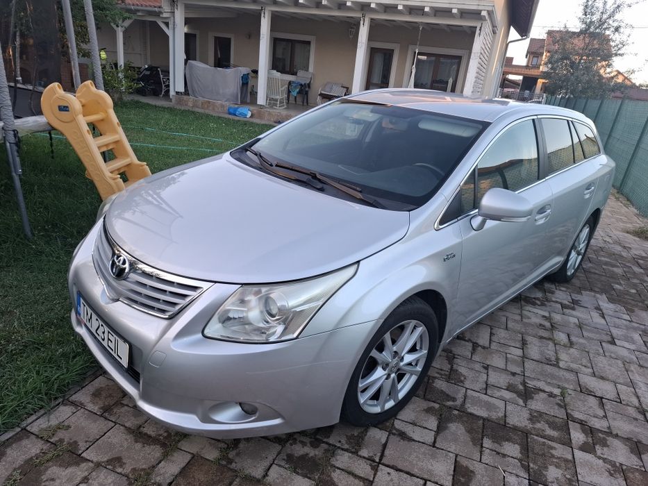 Toyota avensis 2,2 d-cat cutia automata  an 2011