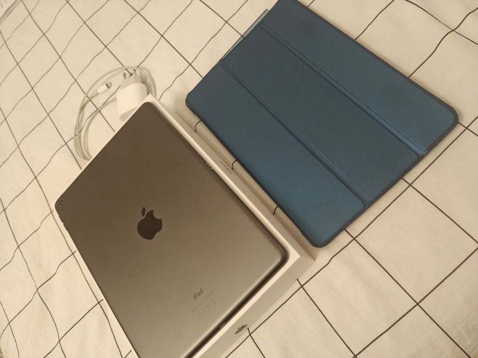 Vând tableta iPad 8th Gen in stare excelentă