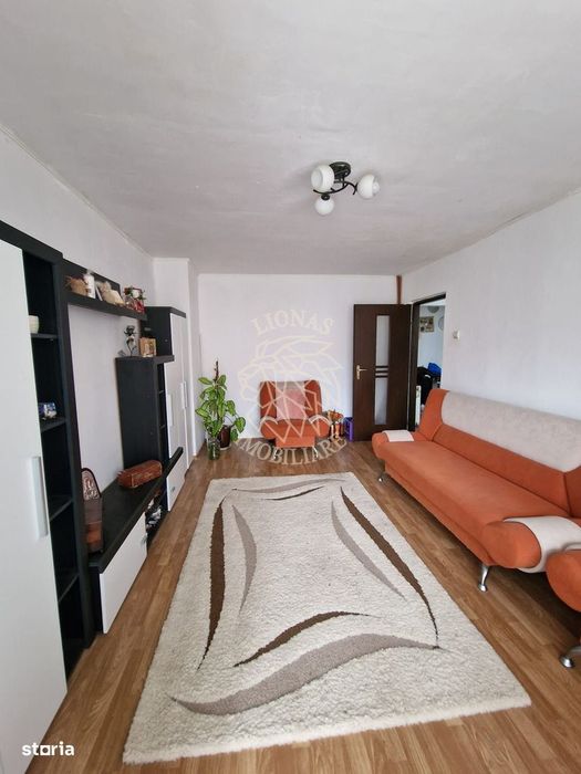 Apartament decomandat 3 camere-2 balcoane-etaj 3-Zona Petru Maior
