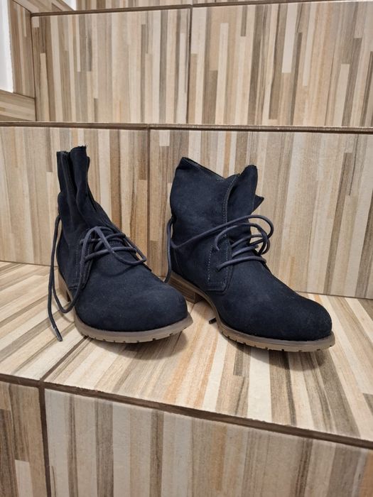 Pantofi cu toc/ ghetuțe