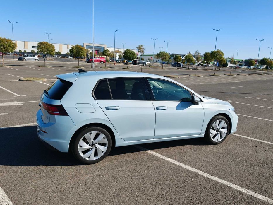 VW Golf 8.5 Facelift (2024)–1.5 TSI (4 cilindri) 150 CP–Cutie manuală