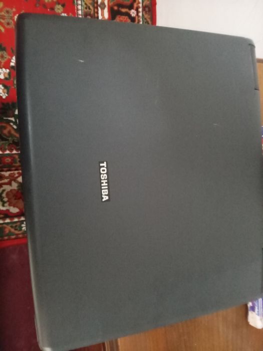 Ноутбук сотилади