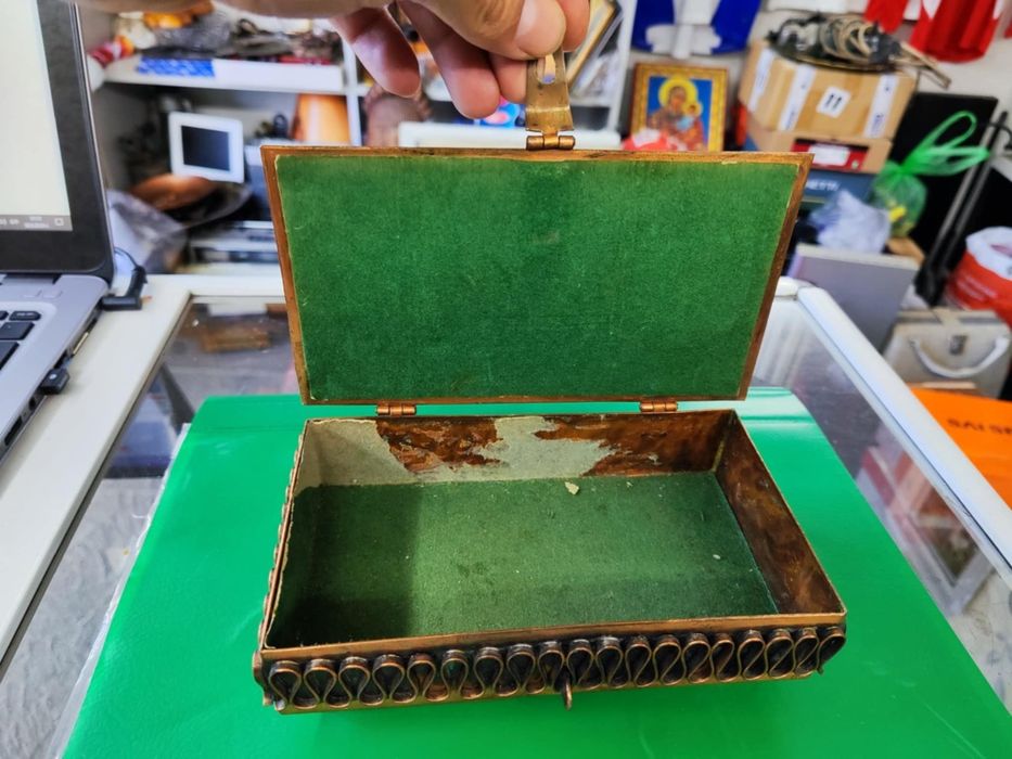 Кована медна кутия