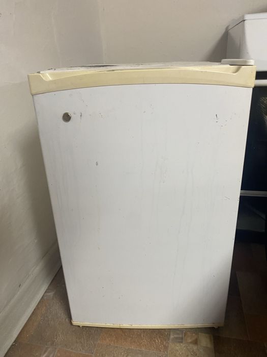 Продаю холадильник маленький